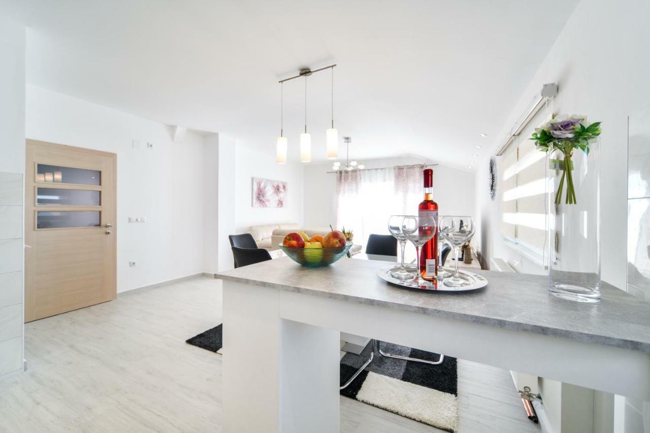 Apartman Novokmet-Crno Hotell Zadar Eksteriør bilde